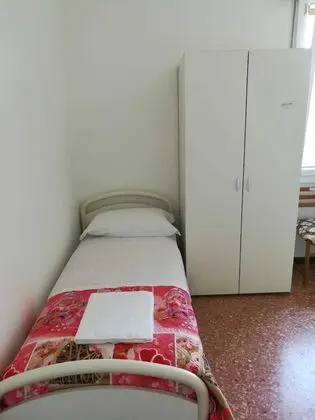 Basic Üç Kişilik Oda, Ortak Banyo