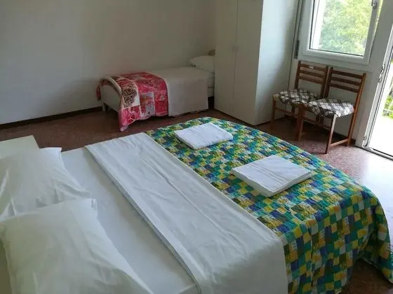 Basic Üç Kişilik Oda, Ortak Banyo