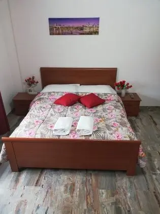 Tek Büyük Yataklı Oda, Ortak Banyo
