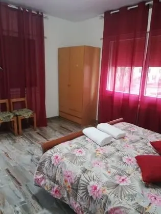 Tek Büyük Yataklı Oda, Ortak Banyo
