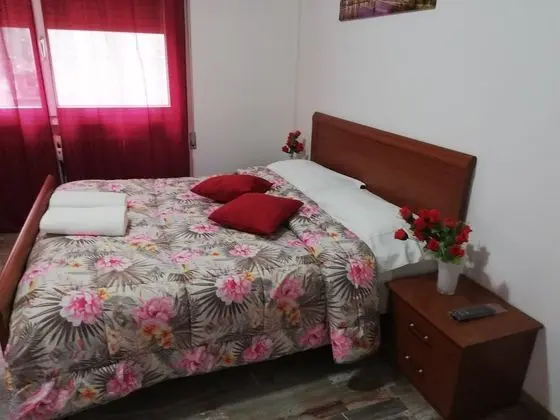 Tek Büyük Yataklı Oda, Ortak Banyo