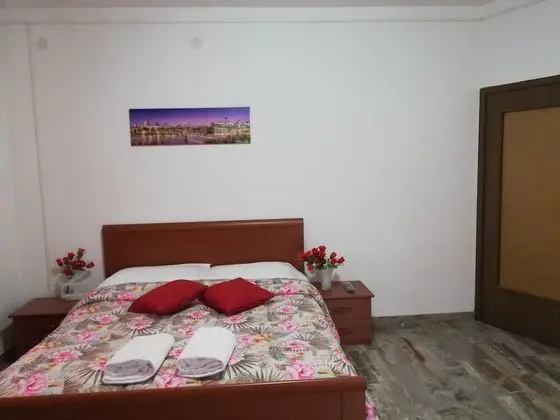 Tek Büyük Yataklı Oda, Ortak Banyo