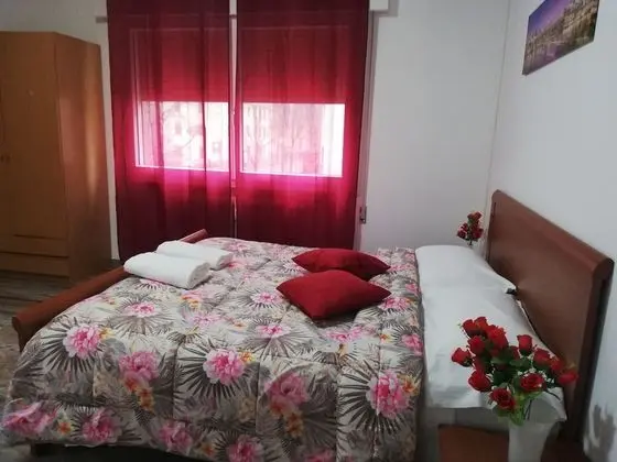 Tek Büyük Yataklı Oda, Ortak Banyo