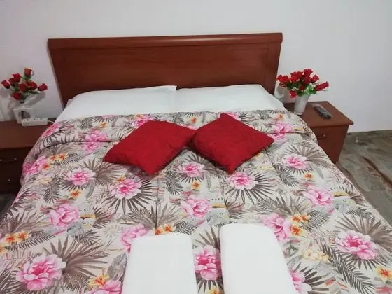 Tek Büyük Yataklı Oda, Ortak Banyo