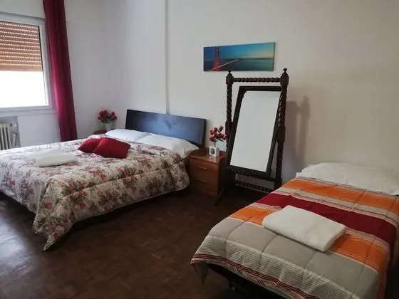 Üç Kişilik Oda, Ortak Banyo