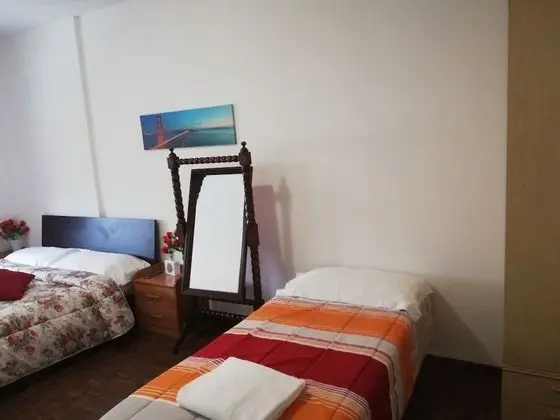 Üç Kişilik Oda, Ortak Banyo