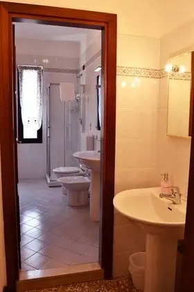 Tek Büyük Yataklı Oda (Private External Bathroom)
