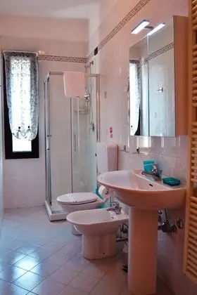 Tek Büyük Yataklı Oda (Private External Bathroom)