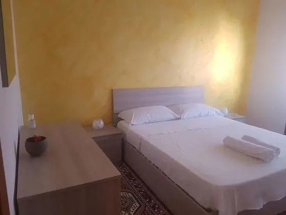 Tek Büyük Yataklı Oda, Ortak Banyo, Şehir Manzaralı