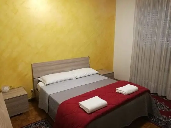 Tek Büyük Yataklı Oda, Ortak Banyo, Şehir Manzaralı