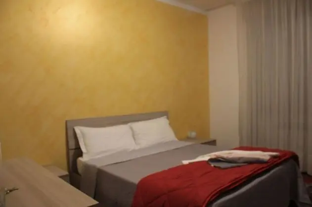 Tek Büyük Yataklı Oda, Ortak Banyo, Şehir Manzaralı