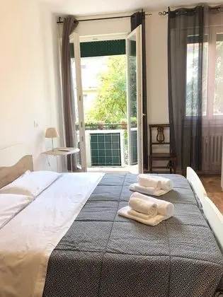 Tek Büyük Yataklı Oda, Ortak Banyo