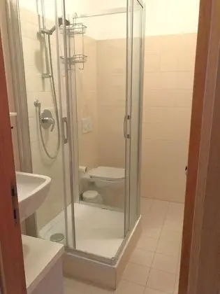 Tek Büyük Yataklı Oda, Ortak Banyo