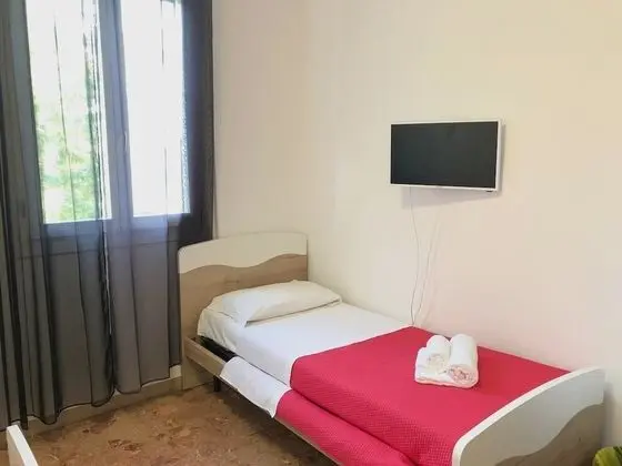 Üç Kişilik Oda, Ortak Banyo