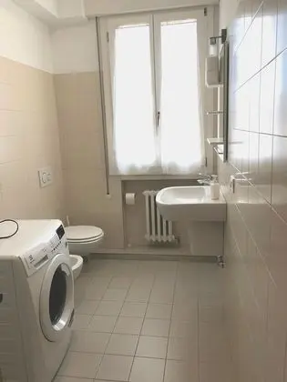 Üç Kişilik Oda, Ortak Banyo