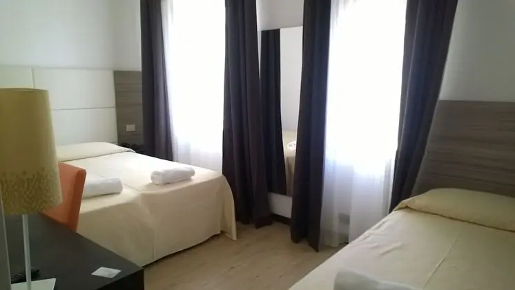 Üç Kişilik Oda