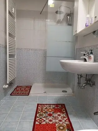 Classic Üç Kişilik Oda, Ortak Banyo
