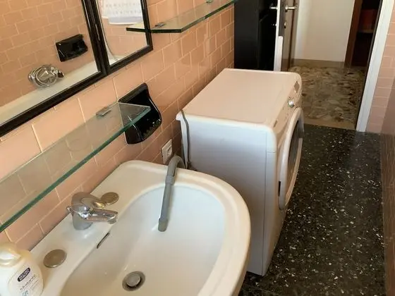 Tek Kişilik Oda, Ortak Banyo