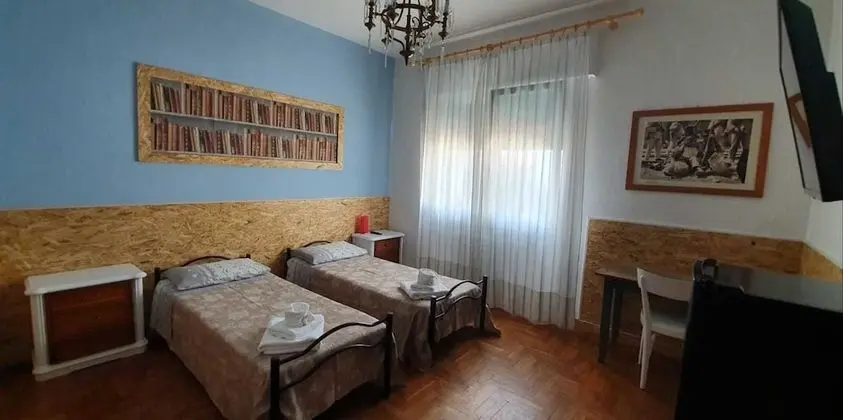 Tek Büyük veya İki Ayrı Yataklı Oda, Ortak Banyo