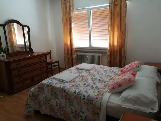 Standard Tek Büyük veya İki Ayrı Yataklı Oda, Ortak Banyo
