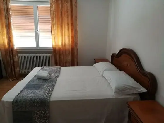 Standard Tek Büyük veya İki Ayrı Yataklı Oda, Ortak Banyo
