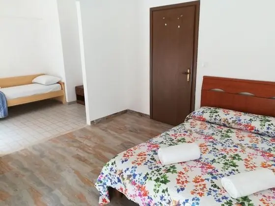 Standard Üç Kişilik Oda, Ortak Banyo