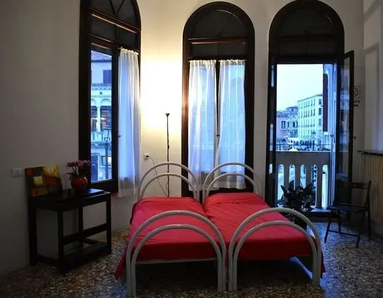 Economy Tek Büyük veya İki Ayrı Yataklı Oda, Ortak Banyo