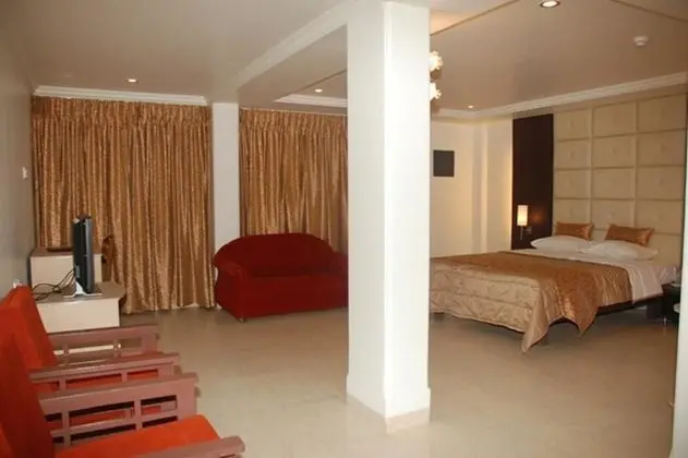 Deluxe Tek Büyük Yataklı Oda, 1 Büyük (Queen) Boy Yatak, Engellilere Uygun, Sigara İçilebilir