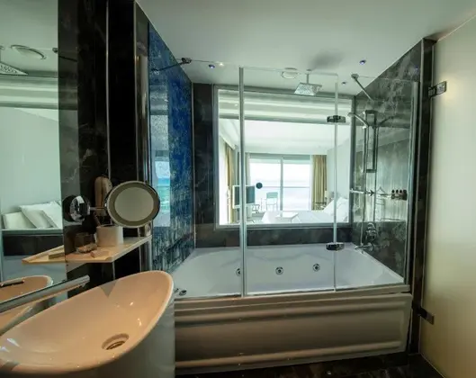 Jakuzili Deluxe Custom Deniz Manzaralı Oda