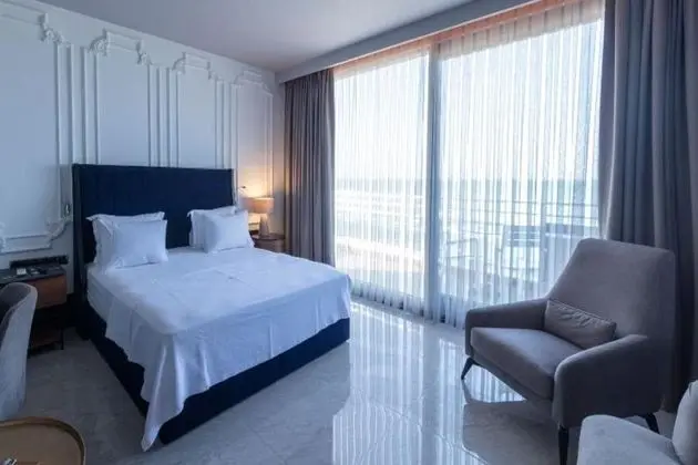 Jakuzili Junior Suite Custom Deniz Manzaralı Oda