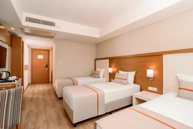 https://images.etstur.com/imgproxy/resize/2560x1440/files/images/hotelImages/etsrooms/679/Venosa_Beach_Resort___Spa_20250221155139_1.jpeg