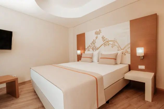 https://images.etstur.com/imgproxy/resize/2560x1440/files/images/hotelImages/etsrooms/679/Venosa_Beach_Resort___Spa_20250221155140_2.jpeg