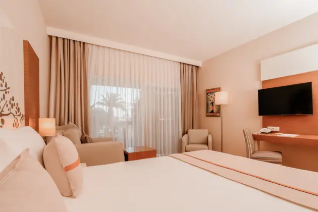 https://images.etstur.com/imgproxy/resize/2560x1440/files/images/hotelImages/etsrooms/679/Venosa_Beach_Resort___Spa_20250221155456_1.jpeg