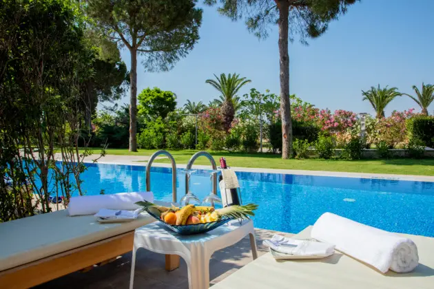 https://images.etstur.com/imgproxy/resize/2560x1440/files/images/hotelImages/etsrooms/679/Venosa_Beach_Resort___Spa_20250221155456_3.jpeg