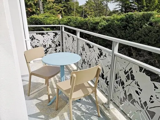 Tek Büyük Yataklı Oda, Balkon