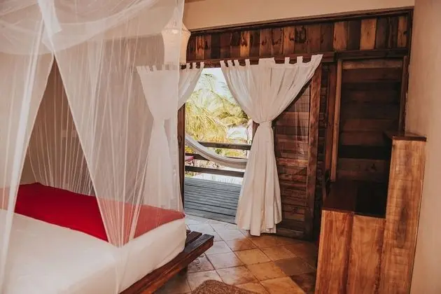 Deluxe Tek Büyük Yataklı Oda, Kısmi Deniz Manzaralı