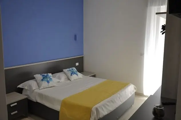 Tek Büyük Yataklı Oda, Balkon, Deniz Manzaralı (Brezza camera 1)