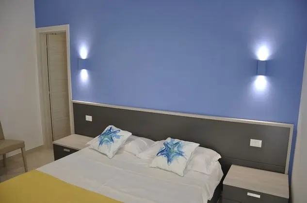 Tek Büyük Yataklı Oda, Balkon, Deniz Manzaralı (Brezza camera 1)