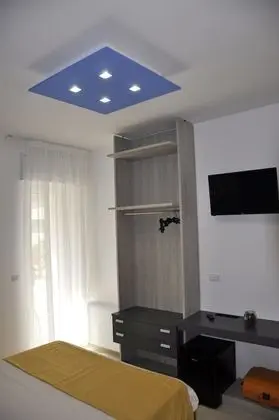 Tek Büyük Yataklı Oda, Balkon, Deniz Manzaralı (Brezza camera 1)