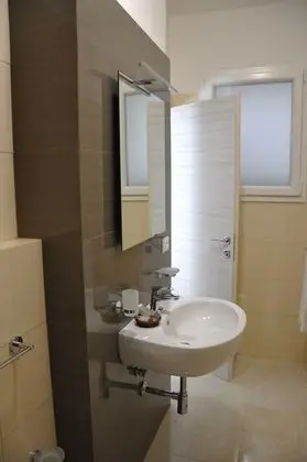 Tek Büyük Yataklı Oda, Balkon, Deniz Manzaralı (Brezza camera 1)