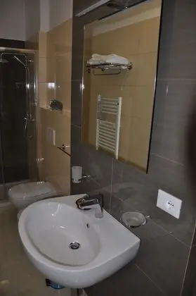 Tek Büyük Yataklı Oda, Balkon, Deniz Manzaralı (Brezza camera 1)