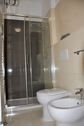 Tek Büyük Yataklı Oda, Balkon, Deniz Manzaralı (Brezza camera 1)