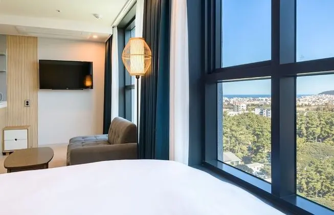 Deluxe Queen Ocean View