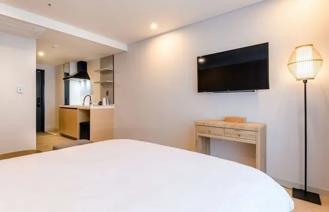 Standard Queen Ocean View