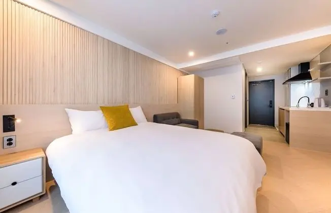 Standard Queen Ocean View