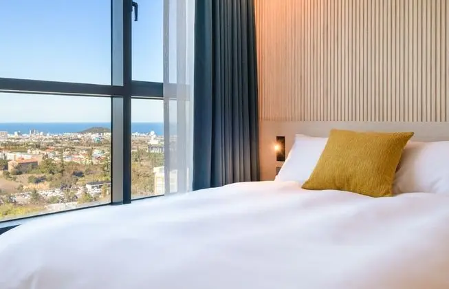 Standard Queen Ocean View