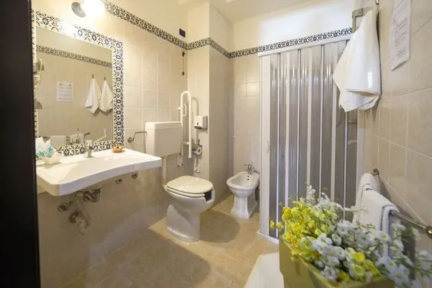 Tek Büyük Yataklı Oda, Teras, Avlu Manzaralı