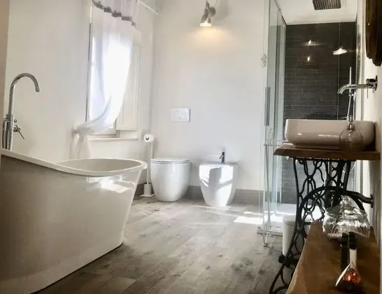 Superior Tek Büyük Yataklı Oda, Banyolu/Duşlu (Camera Romantica )