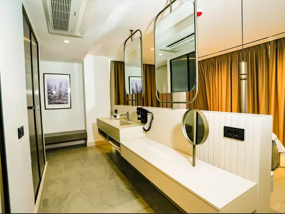 Luxury Suite Havuz ve Bahçe Manzaralı Jakuzili