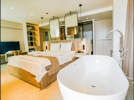 Luxury Suite Havuz ve Bahçe Manzaralı Jakuzili